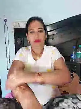 Snapshot of Poojabhabi101 chatting on December 5, 5:37 am Poojabhabi101 online show from December 5, 5:37 am