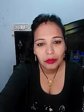 Snapshot of Poojabhabi101 chatting on January 1, 6:47 am Poojabhabi101 online show from January 1, 6:47 am