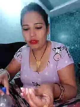 Snapshot of Poojabhabi101 chatting on January 18, 5:52 am Poojabhabi101 online show from January 18, 5:52 am