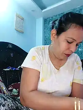 Snapshot of Poojabhabi101 chatting on February 1, 7:15 am Poojabhabi101 online show from February 1, 7:15 am