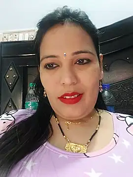 Snapshot of Poojabhabi101 chatting on February 12, 6:08 am Poojabhabi101 online show from February 12, 6:08 am