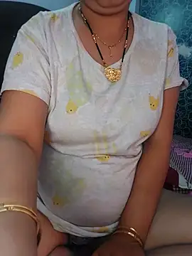 Snapshot of Poojabhabi101 chatting on February 14, 6:02 am Poojabhabi101 online show from February 14, 6:02 am