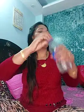 Snapshot of Poojabhabi101 chatting on February 15, 8:11 am Poojabhabi101 online show from February 15, 8:11 am