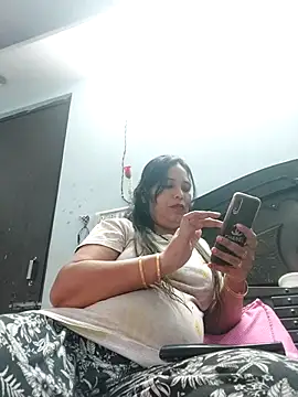 Snapshot of Poojabhabi101 chatting on March 7, 6:02 am Poojabhabi101 online show from March 7, 6:02 am