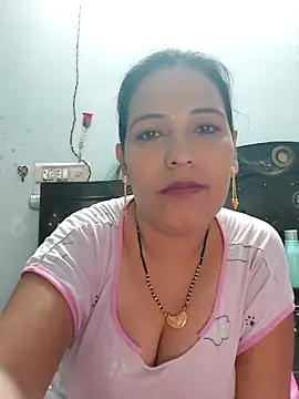 Snapshot of Poojabhabi101 chatting on September 13, 5:18 am Poojabhabi101 online show from September 13, 5:18 am