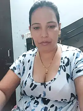 Snapshot of Poojabhabi101 chatting on September 18, 6:15 am Poojabhabi101 online show from September 18, 6:15 am