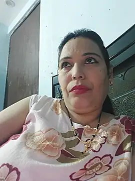 Snapshot of Poojabhabi101 chatting on June 12, 6:34 am Poojabhabi101 online show from June 12, 6:34 am