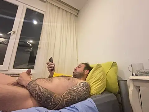 Snapshot of constantine_01 chatting on December 4, 1:03 am constantine 01 online show from December 4, 1:03 am