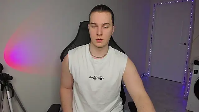 Vincent Strong online show from February 2, 1:19 pm