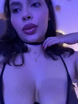 Snapshot of GigiiStone chatting on December 3, 10:40 pm GigiiStone online show from December 3, 10:40 pm