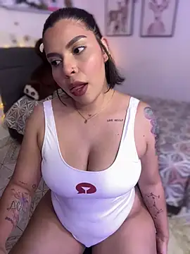 Snapshot of GigiiStone chatting on March 3, 10:10 pm GigiiStone online show from March 3, 10:10 pm