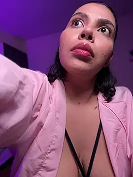 GigiiStone online show from April 8, 11:16 pm