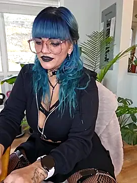 Snapshot of anyalikestosuck chatting on November 18, 8:13 pm anyalikestosuck online show from November 18, 8:13 pm