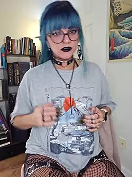 Snapshot of anyalikestosuck chatting on November 20, 8:52 pm anyalikestosuck online show from November 20, 8:52 pm