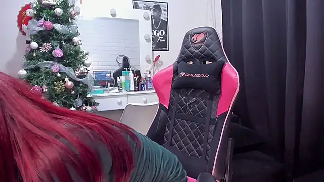 Snapshot of Cat_x1 chatting on December 25, 6:52 am Cat x1 online show from December 25, 6:52 am