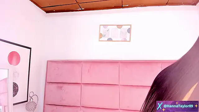 HannaTaylor online show from December 17, 8:56 am