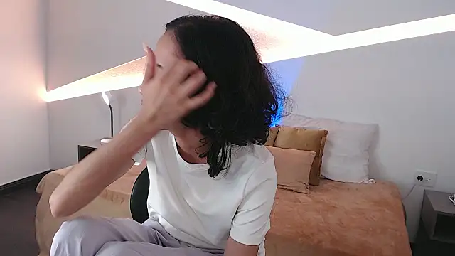 hot little bunny online show from December 13, 9:09 pm