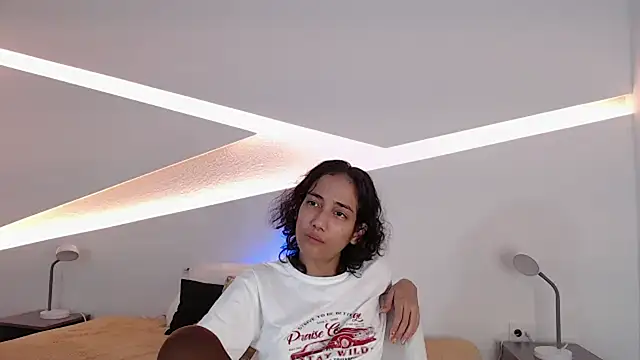 hot little bunny online show from December 22, 8:25 pm