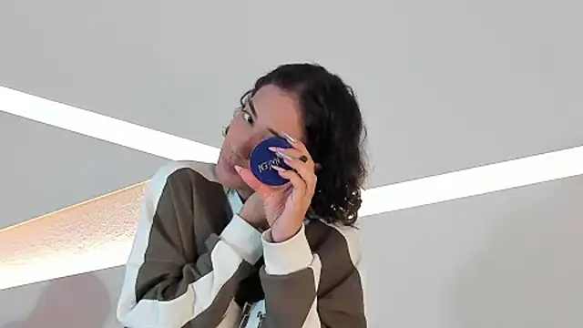 hot little bunny online show from December 26, 9:15 pm