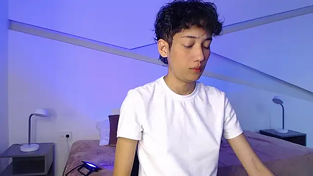 hot little bunny online show from February 12, 8:40 pm