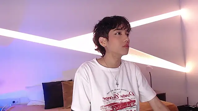 hot little bunny online show from February 20, 8:14 pm