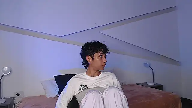 hot little bunny online show from February 28, 9:12 pm