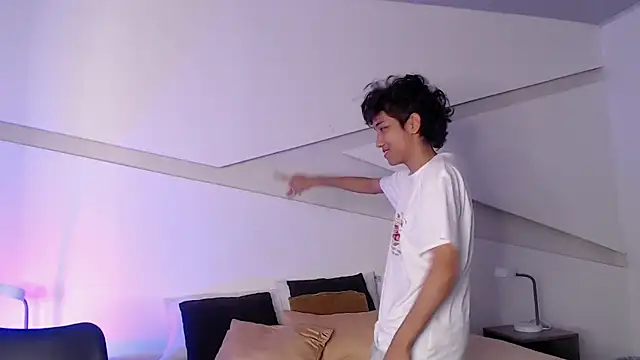 hot little bunny online show from March 11, 9:37 pm