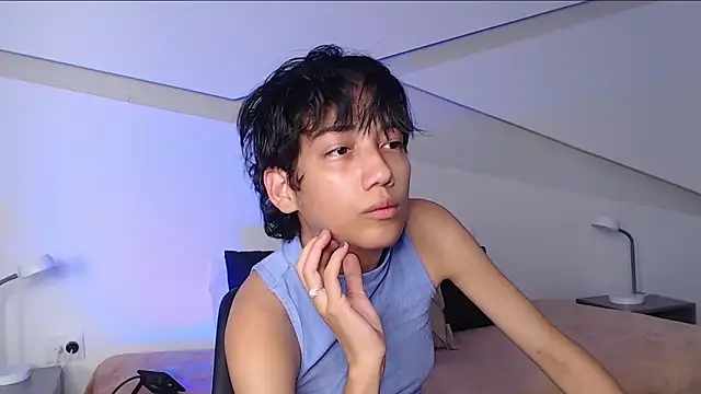 hot little bunny online show from March 20, 9:02 pm