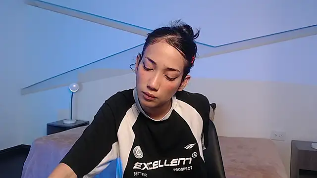 hot little bunny online show from January 8, 10:01 pm