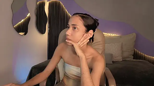 hot little bunny online show from February 19, 9:33 pm