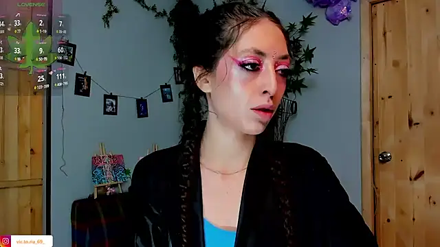 VickyJackson  online show from January 7, 5:59 pm