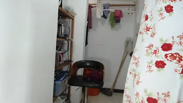 Snapshot of LiraRusso chatting on November 30, 8:13 pm LiraRusso online show from November 30, 8:13 pm