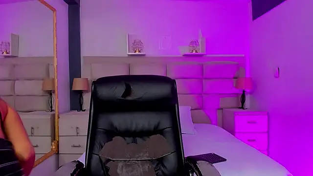 Snapshot of CinthiaCollins chatting on November 15, 8:38 pm CinthiaCollins online show from November 15, 8:38 pm