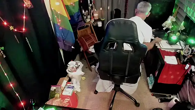 Daddysthick online show from December 1, 7:35 am