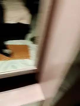 xxxhugedick0001 online show from December 4, 6:50 pm