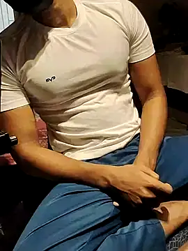 xxxhugedick0001 online show from February 24, 7:11 am