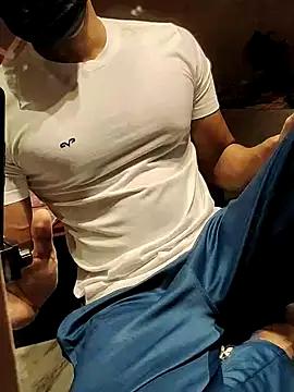 xxxhugedick0001 online show from February 24, 6:58 pm