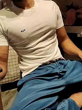 xxxhugedick0001 online show from March 8, 9:39 am