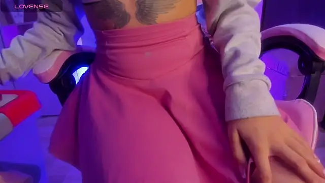 Snapshot of TiffanyBela chatting on January 31, 1:22 am TiffanyBela online show from January 31, 1:22 am