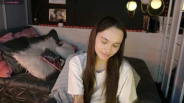 ChloeSunny online show from April 8, 9:15 pm