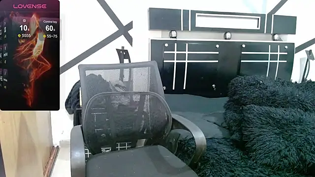 Snapshot of daimon_rockkk chatting on March 8, 3:50 am daimon rockkk online show from March 8, 3:50 am