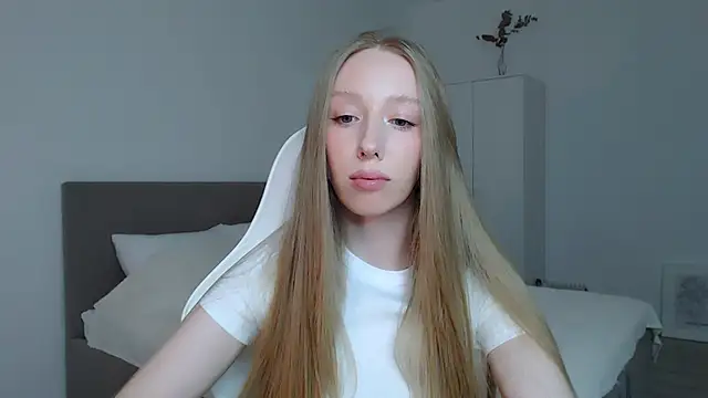 Snapshot of Luna_insniity chatting on December 13, 10:04 pm Luna insniity online show from December 13, 10:04 pm