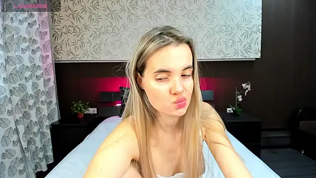 Snapshot of Donna_Evans chatting on February 6, 3:16 am Donna Evans online show from February 6, 3:16 am