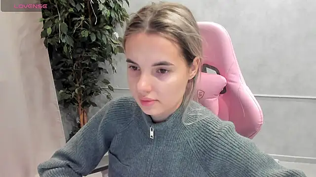 Snapshot of Donna_Evans chatting on March 6, 12:00 am Donna Evans online show from March 6, 12:00 am