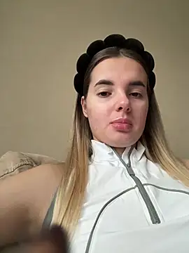 Snapshot of Donna_Evans chatting on October 30, 2:24 am Donna Evans online show from October 30, 2:24 am