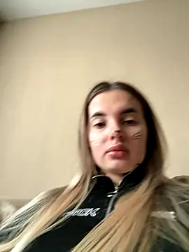 Snapshot of Donna_Evans chatting on October 31, 2:34 am Donna Evans online show from October 31, 2:34 am