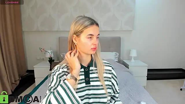 Snapshot of Donna_Evans chatting on November 22, 11:59 pm Donna Evans online show from November 22, 11:59 pm