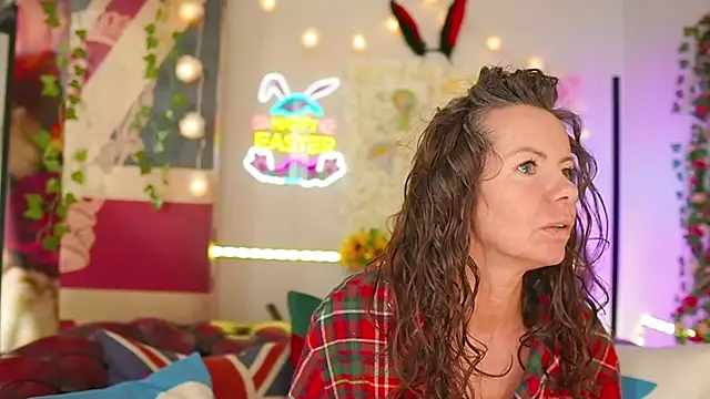 AmicaBentley online show from March 28, 8:58 am