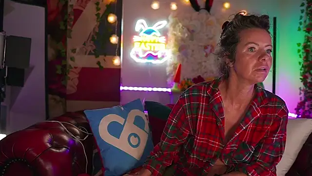 AmicaBentley online show from March 29, 5:18 am