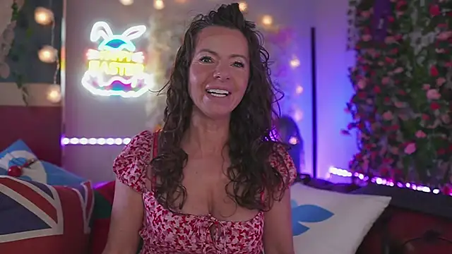 AmicaBentley online show from April 11, 6:18 am